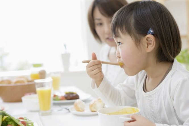 Cần tăng cường dinh dưỡng để thúc đẩy quá trình phục hồi hậu COVID-19 ở trẻ.