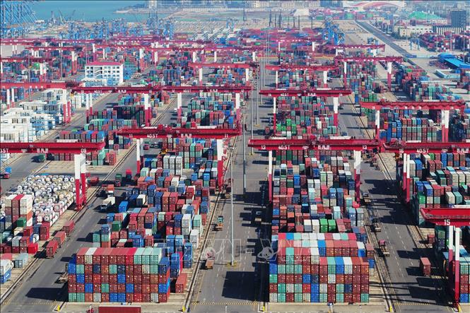 Cảng container ở Thanh Đảo, tỉnh Sơn Đông, Trung Quốc. Ảnh minh họa: THX/TTXVN