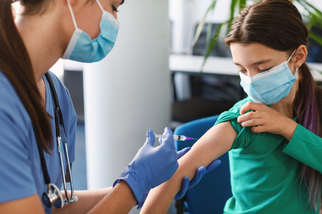 Tiêm vắc xin phòng COVID-19 cho trẻ từ 5-11 tuổi - cha mẹ cần chuẩn bị gì?