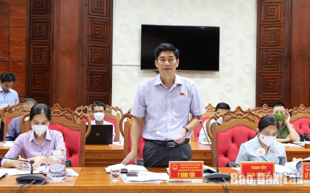 Ủy viên dự khuyết Trung ương Đảng, Chủ tịch HĐND tỉnh, Trưởng Đoàn ĐBQH tỉnh Y Vinh Tơr phát biểu kết luận buổi làm việc.