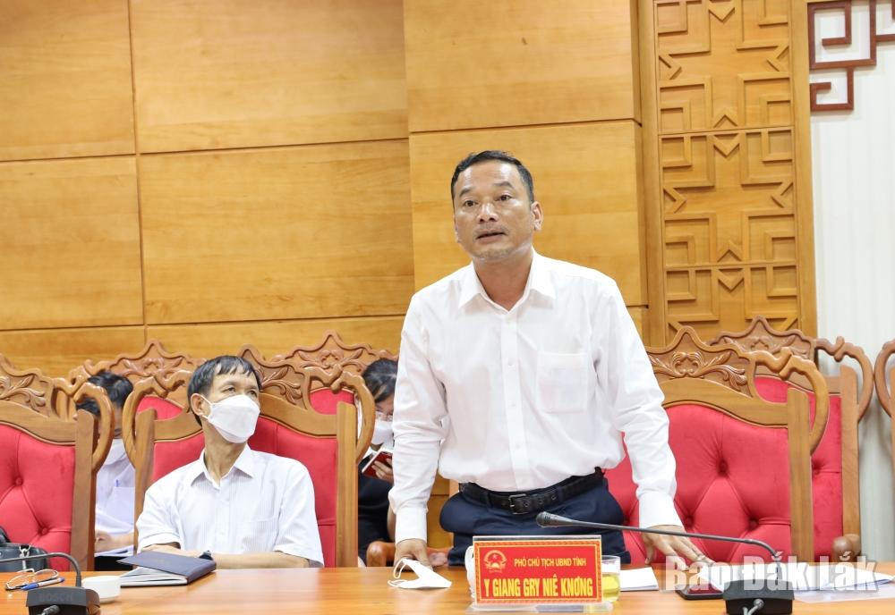 Phó Chủ tịch UBND tỉnh Y Giang Gry Niê Knơng thông tin thêm một số nội dung về công tác giải quyết đơn thư, khiếu nại, tố cáo trên địa bàn tỉnh.