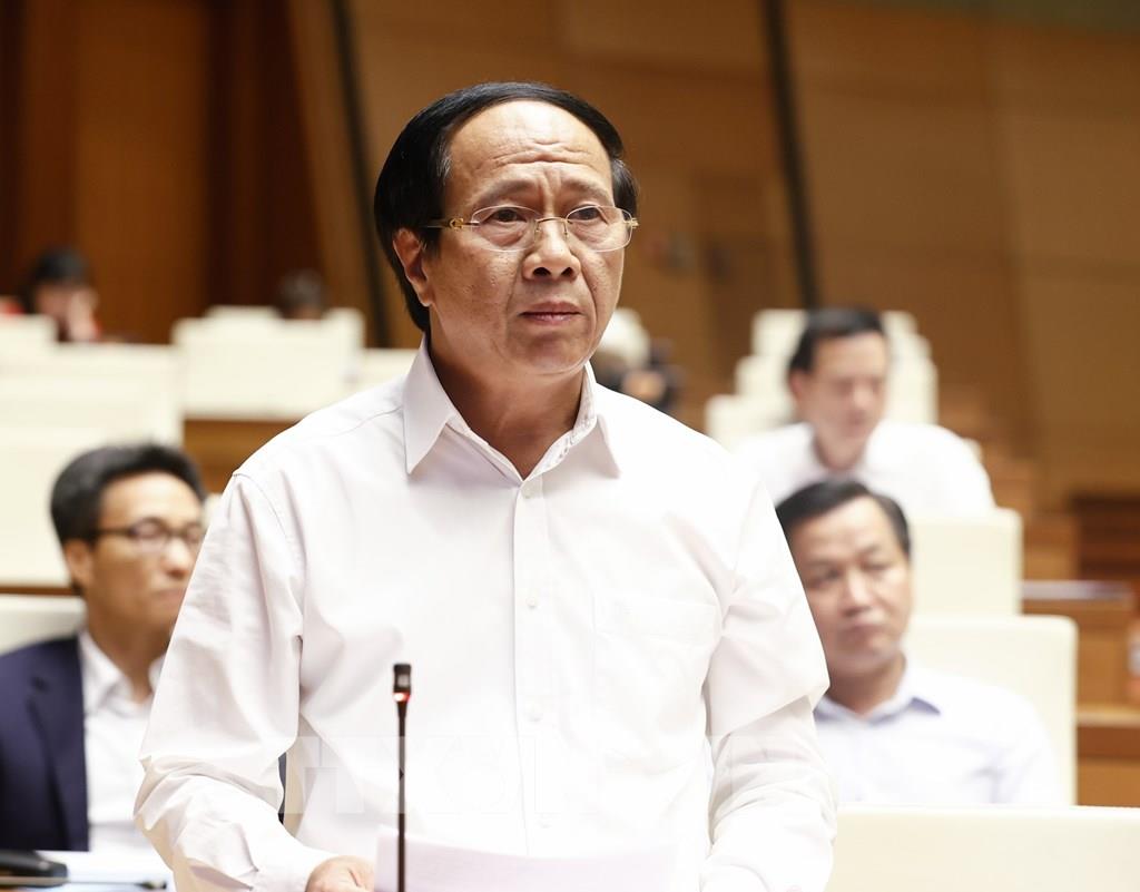 Phó Thủ tướng Lê Văn Thành phát biểu làm rõ các vấn đề liên quan và trả lời chất vấn của đại biểu Quốc hội. (Ảnh: TTXVN)