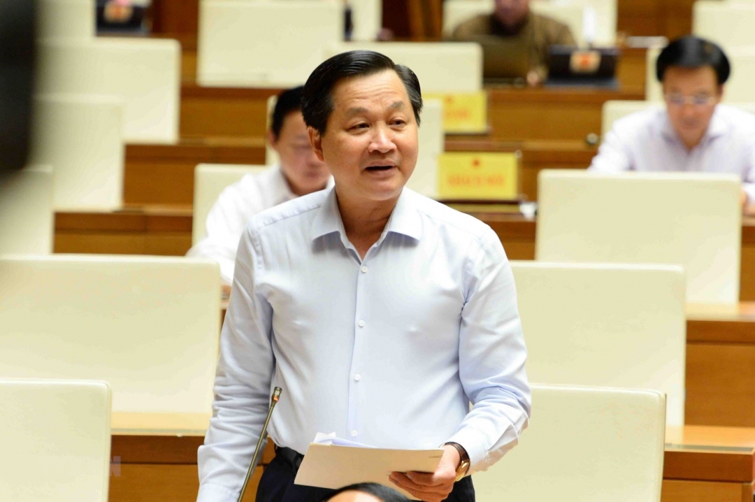 Phó Thủ tướng Lê Minh Khái làm rõ vai trò của Chính phủ trong việc quản lý và điều tiết lĩnh vực ngân hàng, tiền tệ. (Ảnh: Minh Đức/TTXVN)