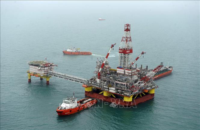 Giàn khoan dầu của Nga trên Biển Caspi. Ảnh: AFP/TTXVN