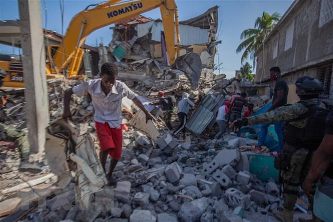 Nhà cửa bị phá hủy sau trận động đất tại Les Cayes, Haiti, ngày 15-8. (Ảnh: TTXVN)