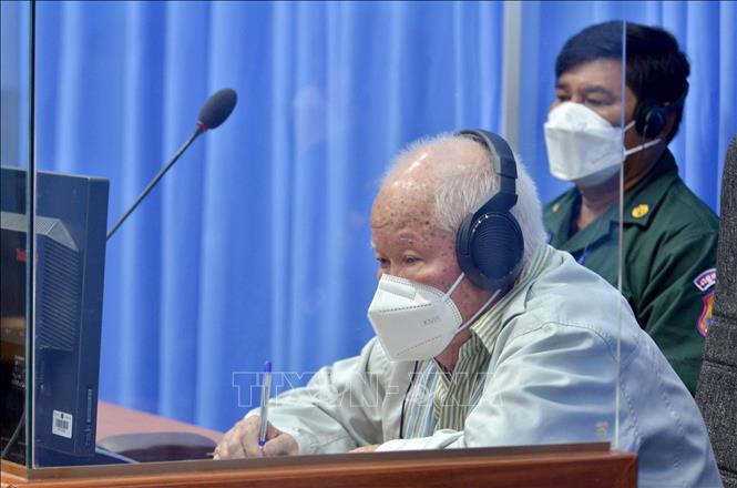 Phiên xét xử cựu thủ lĩnh Khmer Đỏ Khieu Samphan tại Tòa án đặc biệt xét xử tội ác chế độ Pol Pot tại Campuchia (ECCC), ngày 16/8/2021. Ảnh tư liệu: AFP/TTXVN