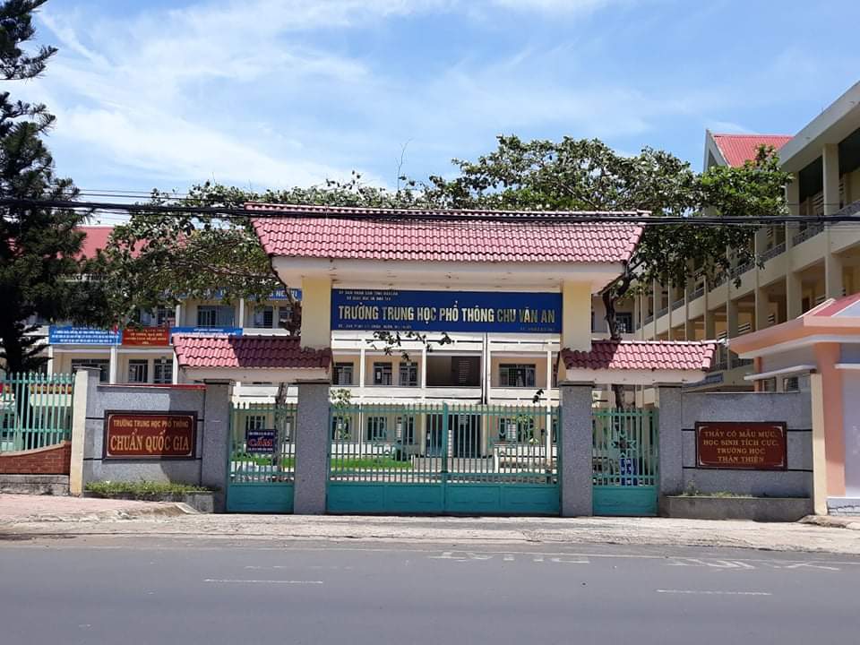 Trường THPT Chu Văn An - nơi xảy ra vụ việc.