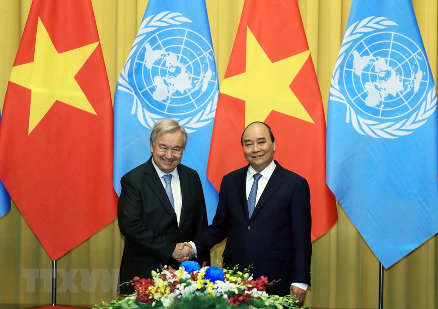 Chủ tịch nước Nguyễn Xuân Phúc và Tổng Thư ký Liên hợp quốc António Guterres. (Ảnh: Lâm Khánh/TTXVN)