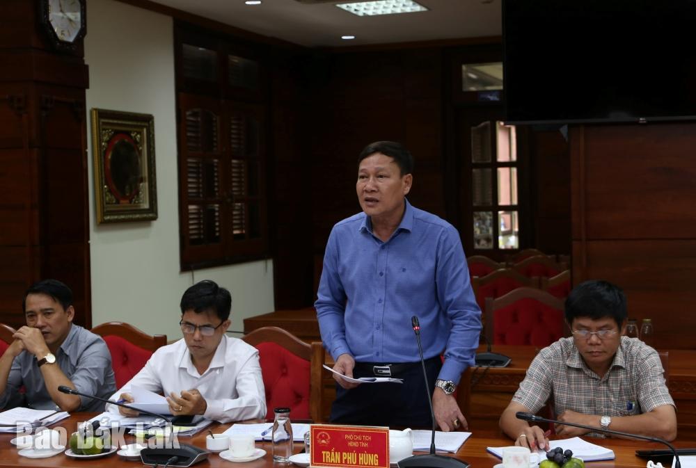 Phó Chủ tịch HĐND tỉnh, Trưởng  đoàn giám sát Trần Phú Hùng phát biểu kết luận buổi làm việc. (Ảnh: Thế Hùng) 