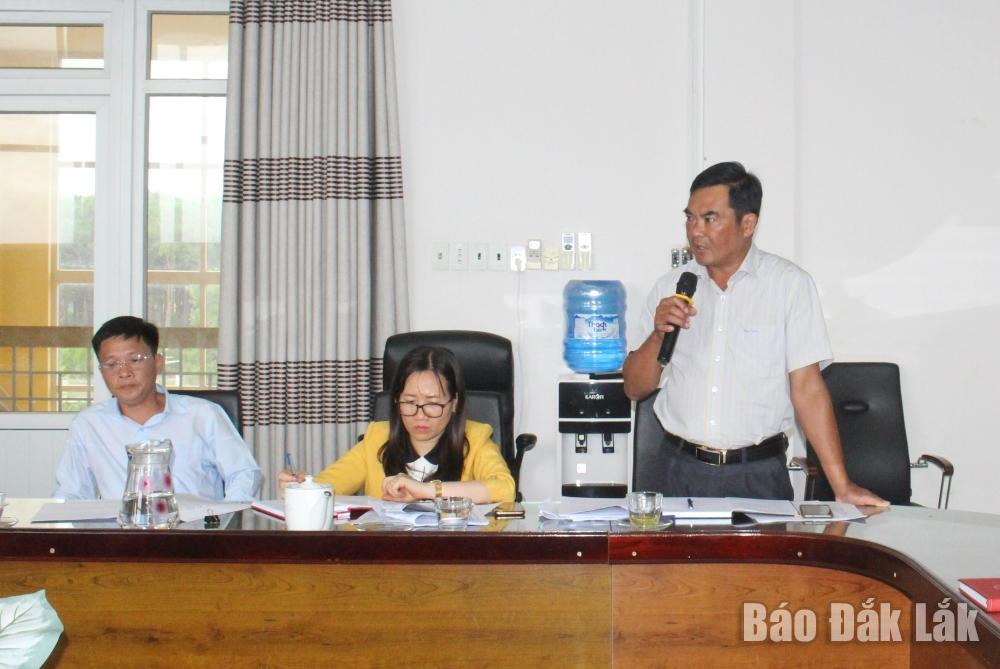 Phó Chủ tịch UBND huyện Krông Búk Phan Hoàng Lâm thông tin thêm về tình hình thực hiện công tác cải cách hành chính trên địa bàn huyện.