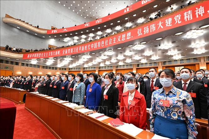 Các đại biểu đại diện cho hơn 96 triệu đảng viên và hơn 4,9 triệu tổ chức đảng cấp cơ sở tham dự Đại hội Đại biểu toàn quốc lần thứ XX Đảng Cộng sản Trung Quốc ở thủ đô Bắc Kinh, ngày 16/10/2022. Ảnh: THX/TTXVN