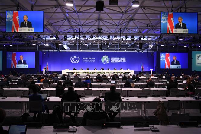 Các đại biểu dự phiên họp toàn thể tại Hội nghị lần thứ 26 Các bên tham gia Công ước khung của Liên hợp quốc về biến đổi khí hậu (COP26) ở Glasgow, Scotland, Anh, ngày 31/10/2021. Ảnh: AFP/TTXVN