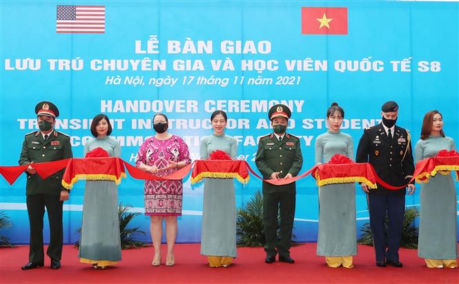 Việt Nam và Hoa Kỳ tổ chức Lễ bàn giao Khu lưu trú chuyên gia và học viên quốc tế S8, tại Trung tâm Gìn giữ Hòa Bình Việt Nam, sáng 17/11/2021. (Ảnh: Trọng Đức/TTXVN)