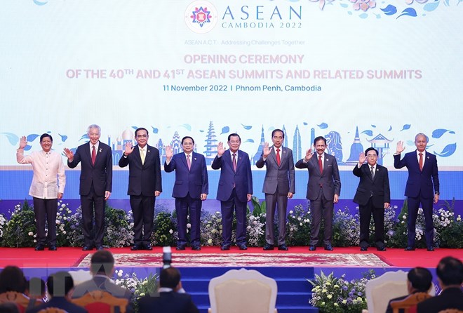 Thủ tướng Phạm Minh Chính và trưởng đoàn các nước ASEAN chụp ảnh chung tại Lễ khai mạc. Ảnh: TTXVN