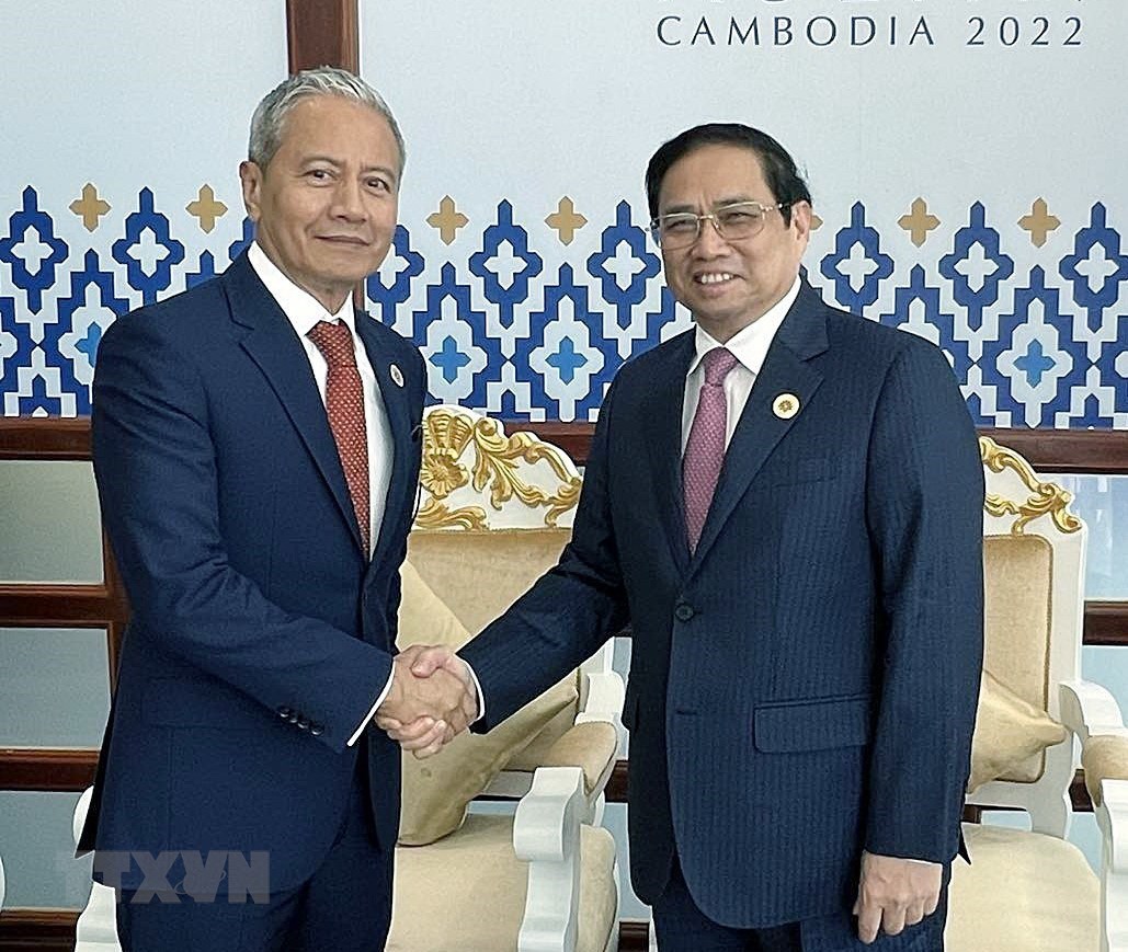 Thủ tướng Phạm Minh Chính gặp Chủ tịch Hạ viện Malaysia Azhar Azizan Harun. Ảnh: TTXVN