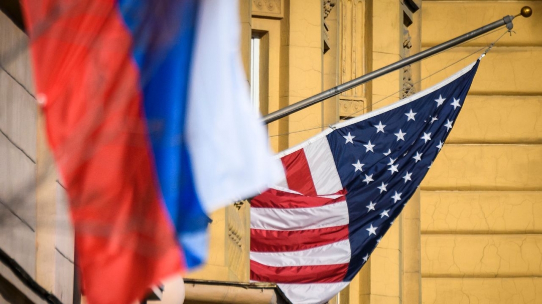 Quốc kỳ của Nga và Mỹ. Ảnh: AFP/Getty Images