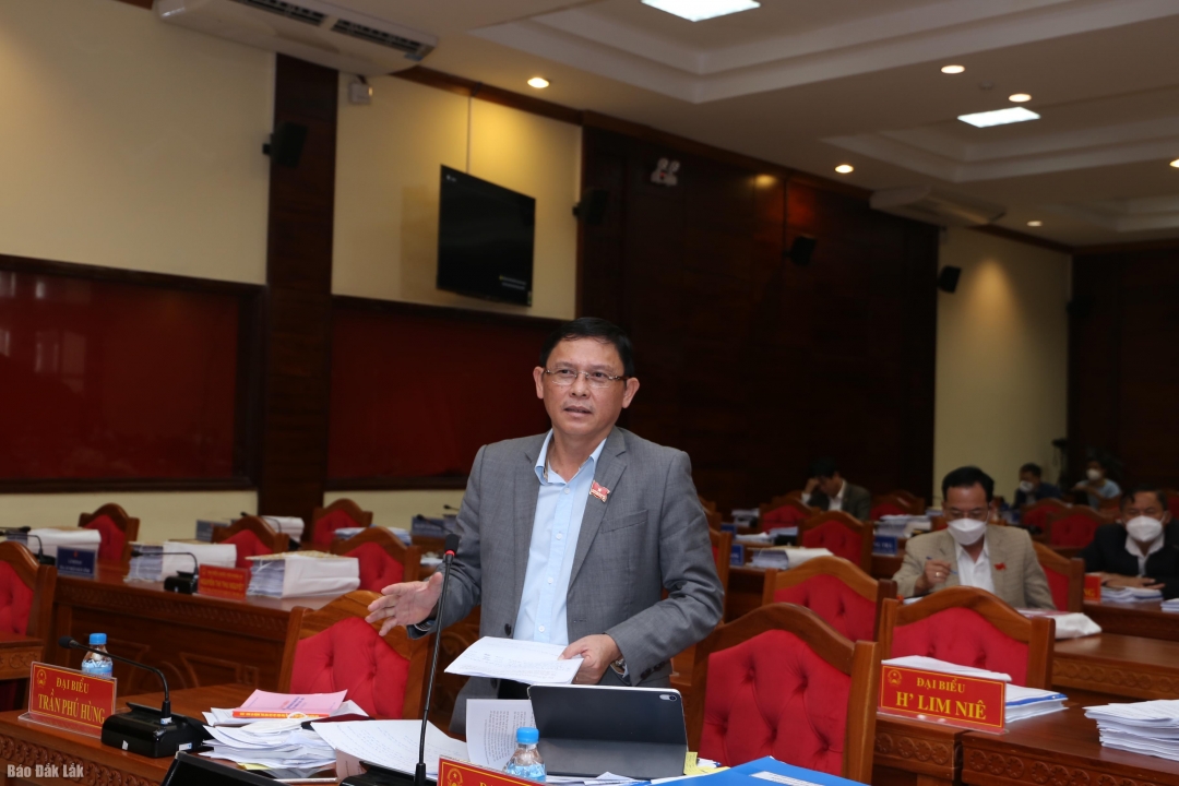 Đại biểu Nguyễn Tuấn Hà (Phó Chủ tịch Thường trực UBND tỉnh) đóng góp ý kiến thảo luận tại Tổ số 1. Ảnh: Hoàng Gia