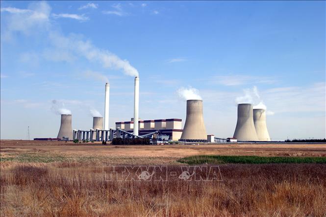 Khói bụi do Nhà máy điện than của Eskom tại tỉnh Mpumalanga (Nam Phi) gây ô nhiễm môi trường. Ảnh: Phi Hùng/TTXVN