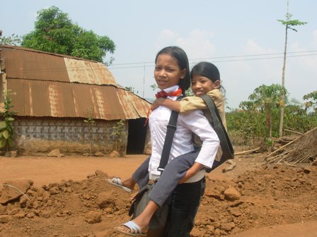 H’Nơi 5 năm làm đôi chân để bạn đến trường