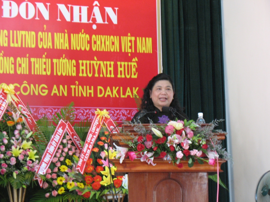 Đồng chí Tòng Thị Phóng phát biểu tại buổi lễ 