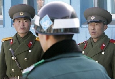  Ngày 23 - 4, hãng thông tấn KCNA của CHDCND Triều Tiên tuyên bố nước này đã thu giữ 5 tòa nhà thuộc sở hữu của Hàn Quốc tại khu nghỉ mát nằm trên núi Kumgang, đồng thời cảnh báo hai quốc gia đang trên bờ vực chiến tranh do những tranh cãi xung quanh vụ chìm tàu chiến Cheonan. 