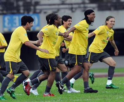 Đội tuyển Brazil đã lấy lại ngôi đầu trên bảng tổng sắp tháng tư của FIFA. 
