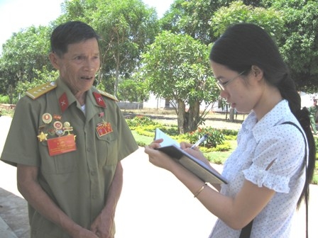 Anh hùng Lực lượng vũ trang Hồ Sĩ Tư (bìa trái).