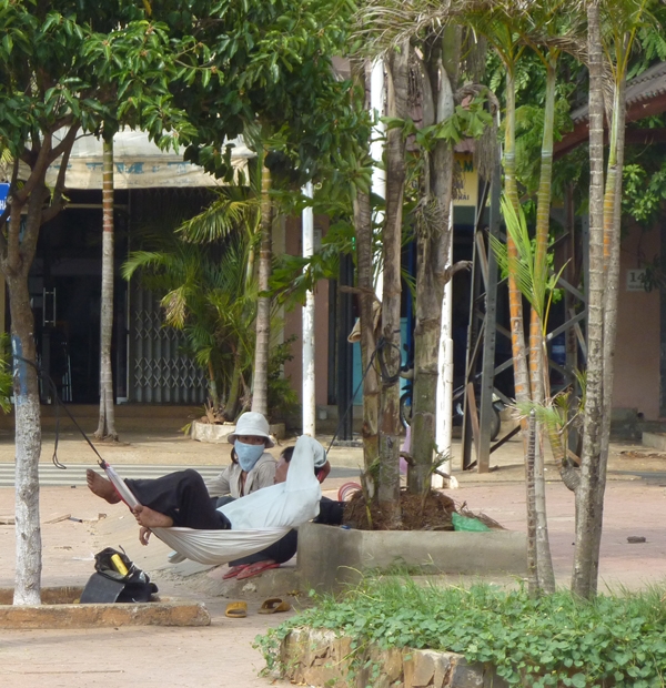 Thậm chí,  là nơi để người ta căng võng.