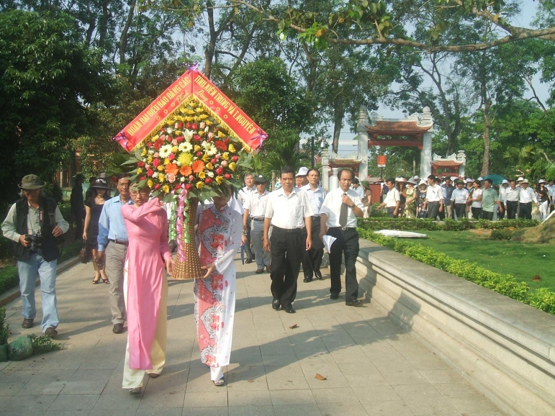 Đoàn đại biểu hội thảo về Khu di tích Kim Liên