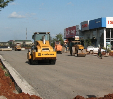 Thi công đường giao thông khu dân cư Km4 - Km5.