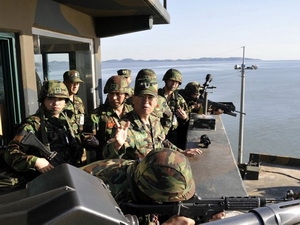 Một quan chức cấp cao Hàn Quốc ngày 28-5 nhận định không có khả năng căng thẳng gần đây trên bán đảo Triều Tiên leo thang thành một cuộc chiến tranh giữa hai miền. Hãng tin Reuters dẫn lời quan chức trên cho rằng cả hai miền Triều Tiên đều thận trọng, không để sự việc đi qua giới hạn.
