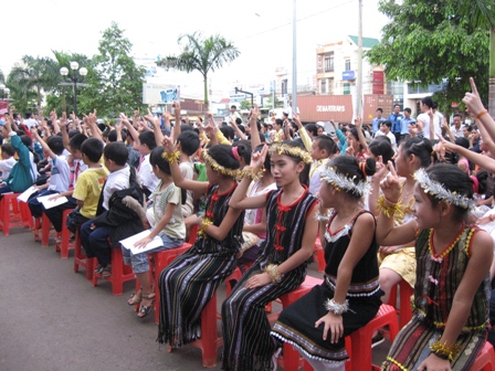 Đông đảo phụ huynh, học sinh đã đến tham dự.