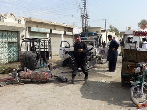 Cảnh sát Iraq cho biết ngày 7-6 đã xảy ra hàng loạt vụ tấn công bằng bom ở nước này, trong đó có cả những vụ đánh bom nhằm vào nhà ở của các nhân viên an ninh, làm 10 người thiệt mạng và 37 người bị thương.