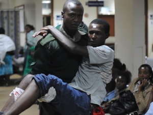 Các quan chức Chính phủ Kenya cho biết, hai vụ nổ liên tiếp xảy ra tại một cuộc mít tinh chính trị ở công viên Uhuru, trung tâm thủ đô Nairobi, ngày 13-6 đã làm 5 người thiệt mạng và 79 người bị thương.