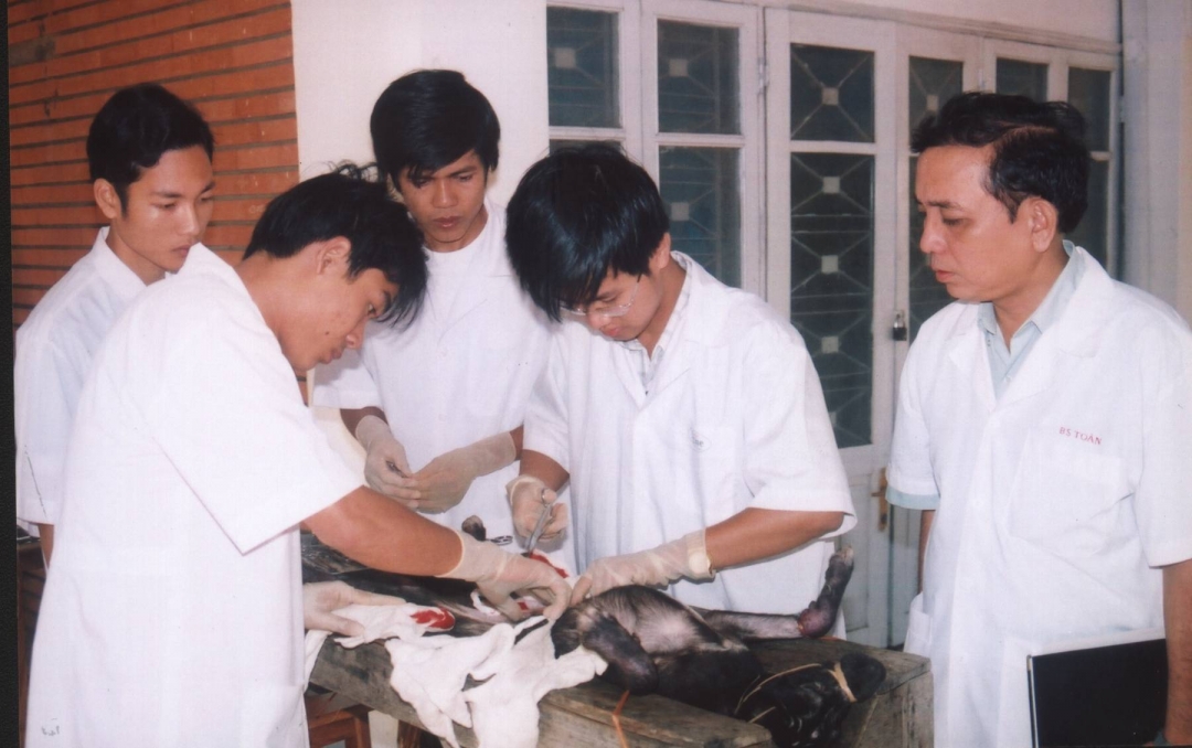 Sinh viên Đại học Tây Nguyên trong giờ thực hành