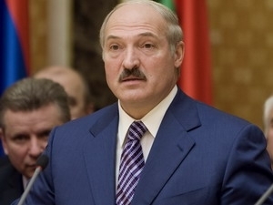 Chiều 25-6, Tổng thống Belarus Alexander Lukashenko tuyên bố Belarus sẽ hạn chế khối lượng dầu mỏ và khí đốt vận chuyển quá cảnh của Nga sang Tây Âu nếu trong vòng một ngày đêm Gazprom không thanh toán nốt khoản tiền nợ phí vận tải quá cảnh khí đốt qua lãnh thổ Belarus.