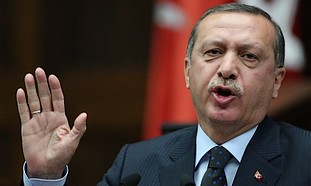 Thủ tướng Thổ Nhĩ Kỳ Recep Tayyip Erdogan đã đưa ra tuyên bố Israel sẽ không còn được sử dụng không phận của Thổ Nhĩ Kỳ. Phát biểu với báo giới khi đang ở Canada, ông Erdogan nói Thổ Nhĩ Kỳ sẽ áp đặt lệnh cấm bay sau khi Israel ngày 31-5 đột kích đoàn tàu cứu trợ đang tiến về dải Gaza. Tuy nhiên, ông không nói chi tiết liệu lệnh cấm này có bao gồm các chuyến bay dân sự hay không. 