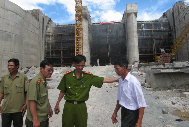 Lực lượng Bảo vệ An ninh kinh tế CA tỉnh kiểm tra các công trình trọng điểm.