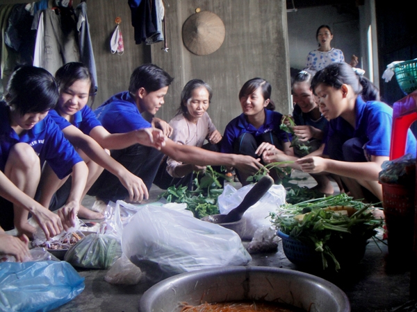 Phương châm "cùng ăn, cùng ở, cùng làm" được áp dụng rất thành công. (Ảnh chụp tại thôn 4, xã Cư Êwi, huyện Cư Kuin)