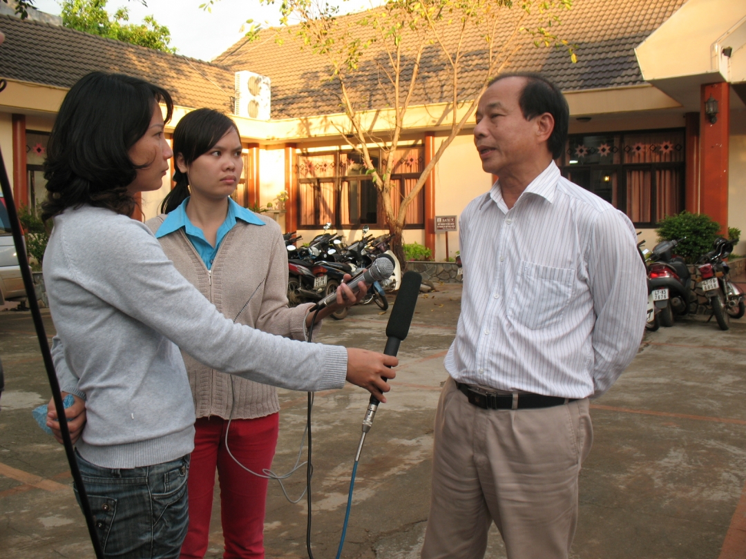 Tranh thủ phỏng vấn bên lề Hội thảo "Phát triển du lịch Dak Lak" tổ chức tại Buôn Ma Thuột cuối năm 2009