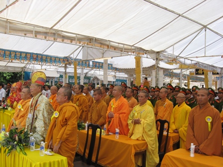 Đông đảo tăng ni, phật tử tham gia cầu siêu bạt độ