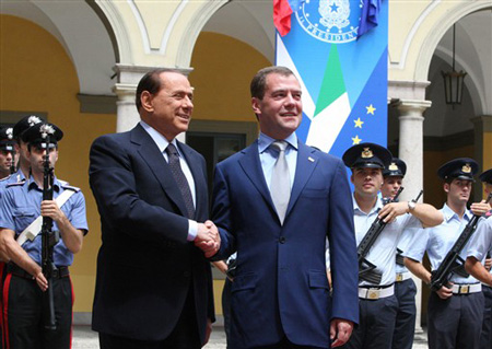 Tổng thống Dmitry Medvedev hôm nay đã mời Italia cùng tham gia các dự án về không gian cũng như hạt nhân với Nga khi ông tới thăm trung tâm thương mại Milan, miền bắc Italia. Đây là một phần trong nỗ lực của Tổng thống Nga nhằm thu hút nhân tài cho Thung lũng Silicom Nga ở bên ngoài Mát xcơva.