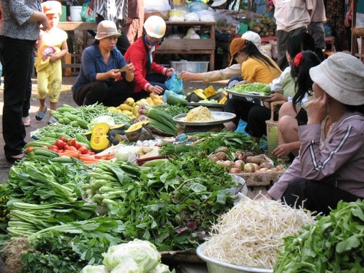 mua bán thực phẩm tại chợ Tân an Buôn Ma Thuột
