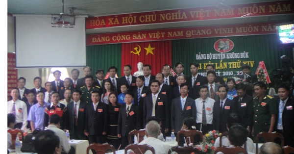 Ban chấp hành nhiệm kì 2010 – 2015 ra mắt Đại hội