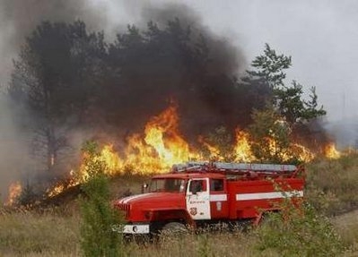 Tổng thống Medvedev đã ban bố tình trạng khẩn cấp ở 7 vùng của Nga do cháy rừng lan rộng, thiêu rụi hàng ngàn căn nhà và khiến ít nhất 40 người thiệt mạng. Bộ tình trạng khẩn cấp Nga cho hay, trong vòng 24 giờ qua 500 đám cháy mới đã được phát hiện, nhưng hầu hết đã được dập tắt. Các đám cháy rừng trên đã được đợt nắng nóng kỷ lục trong vòng hơn 100 năm tại Nga “tiếp sức”.