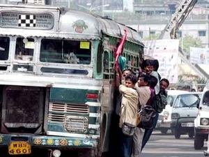 Trung bình mỗi năm tại Ấn Độ có hơn 110.000 chết vì tai nạn giao thông đường bộ.