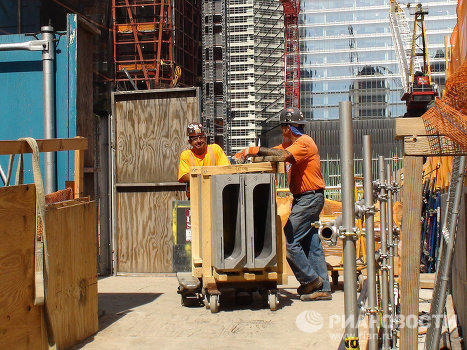 Công nhân làm việc trên công trường Ground Zero. 