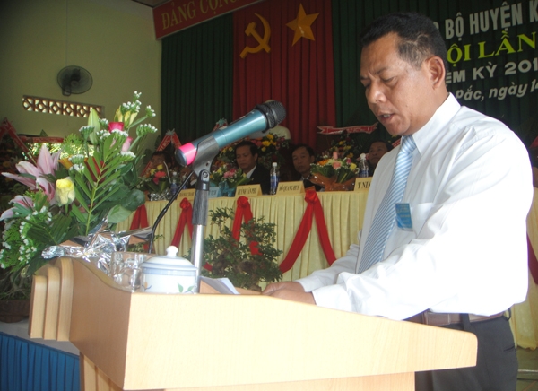 Đồng chí Niê Thuật, Ủy viên Trung ương Đảng, Bí thư tỉnh ủy phát biểu chỉ đạo tại Đại hội