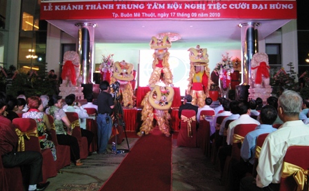 Múa lân mừng Lễ khánh thành.