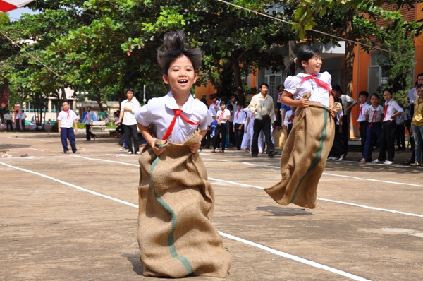 Thi nhảy bao bố